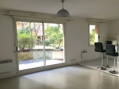 Guilhemery   Appartement T1 Bis avec terrasse, garage et cellier
