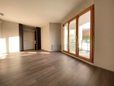 Saint-Cyprien - Studio avec balcon et cave