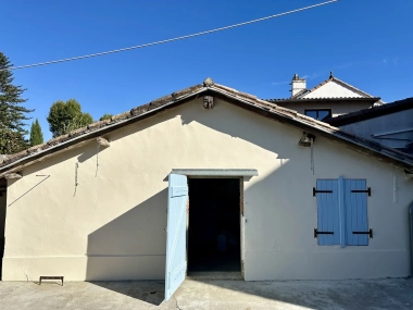 LASSERRE-PRADERE Rare meublé rénové 165m2 centre village