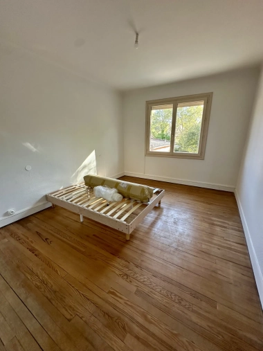 LASSERRE-PRADERE Rare meublé rénové 165m2 centre village