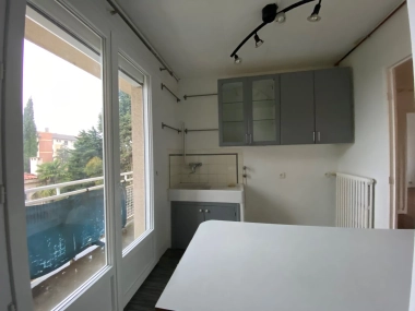 Guilhemery - T3 avec deux balcons, parking et cellier