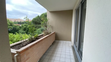 Minimes - T3 traversant avec balcon et parkings