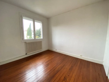 Guilhemery - T3 avec deux balcons, parking et cellier