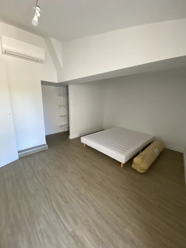 LASSERRE-PRADERE Rare meublé rénové 165 m2 centre village