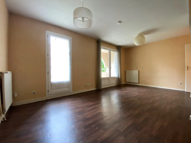Arènes - T1 Bis avec balcon et parking