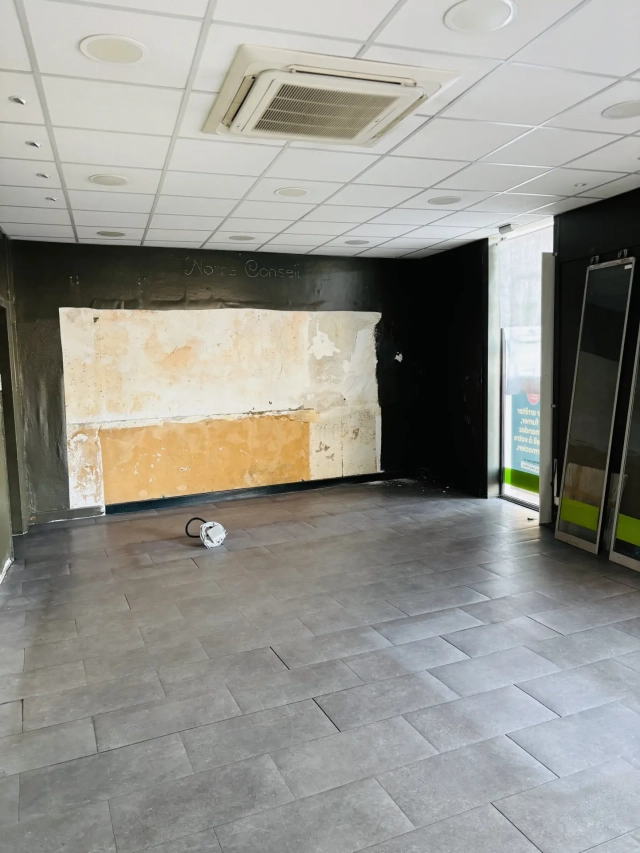 Local commercial - Barrière de Paris