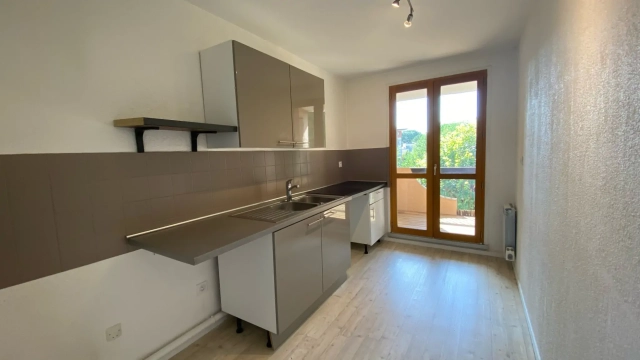 Roseraie / Argoulets - T3 avec balcon et place de parking sous-sol
