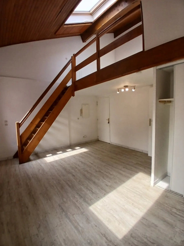 Saint-Aubin / Dupuy - T1 Bis en Duplex - 33.30 m2