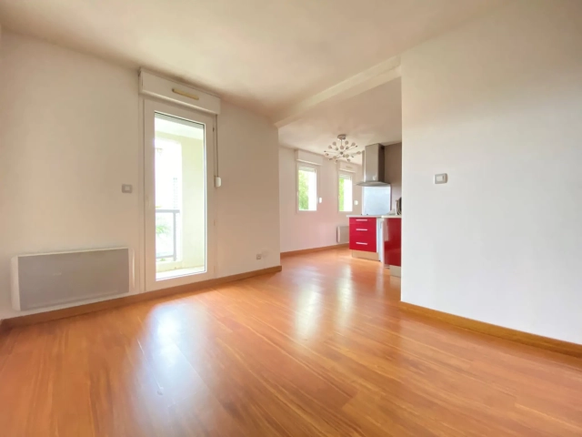 Arènes - T1 Bis - 29.31m2 avec balcon et garage