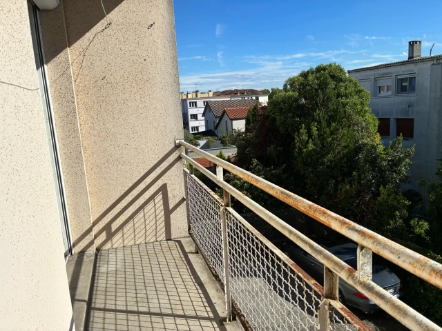 Guilhemery - T3 avec deux balcons, parking et cellier