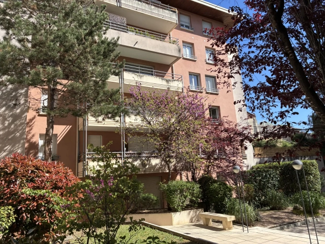 Guilhemery - T1 Bis avec terrasse et garage