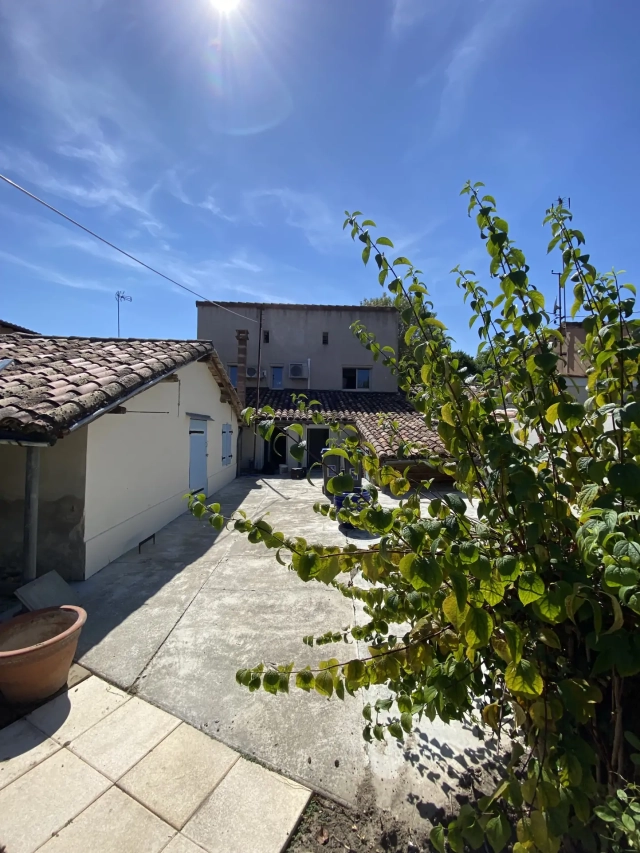 LASSERRE-PRADERE Rare meublé rénové 165m2 centre village