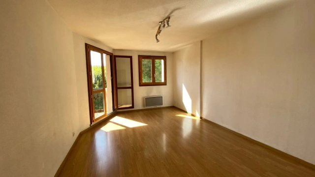 Roseraie / Argoulets - T3 avec balcon et place de parking sous-sol