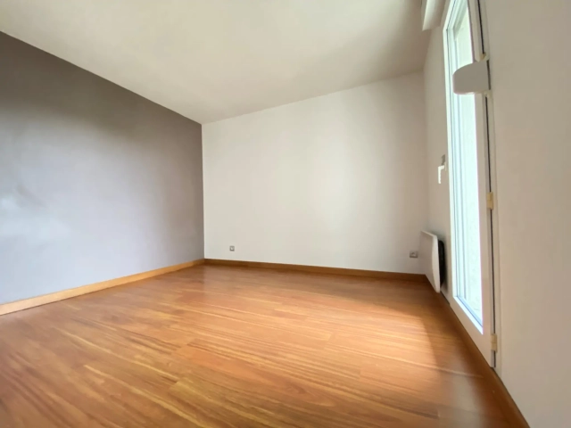 Arènes - T1 Bis - 29.31m2 avec balcon et garage