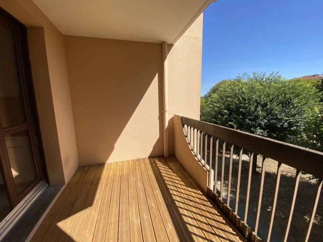 Roseraie / Argoulets - T3 avec balcon et place de parking sous-sol