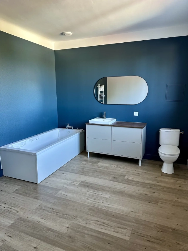 LASSERRE-PRADERE Rare meublé rénové 165m2 centre village