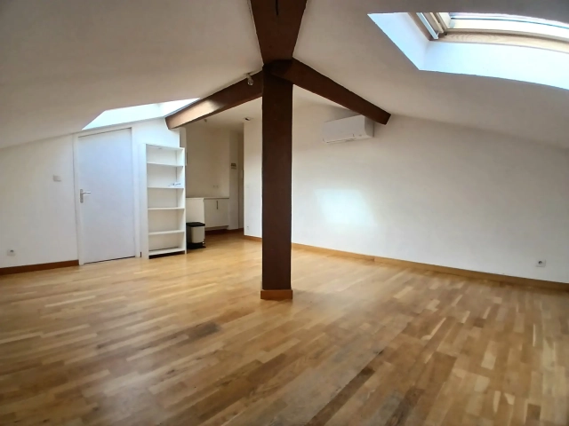 Studio dernier étage