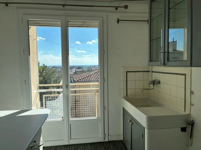 Guilhemery - T3 avec deux balcons, parking et cellier