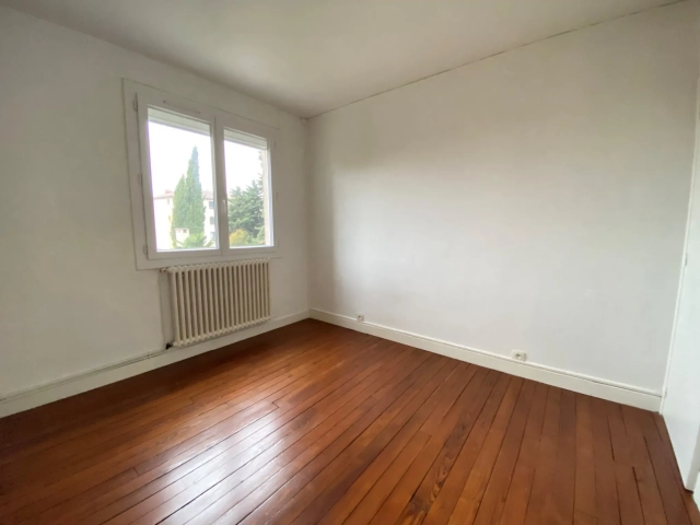 Guilhemery - T3 avec deux balcons, parking et cellier