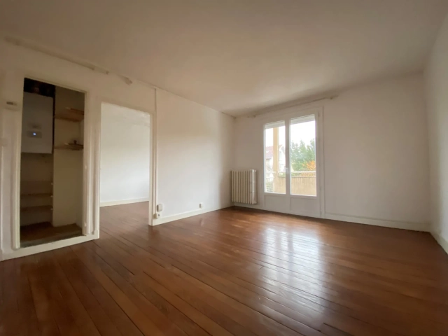 Guilhemery - T3 avec deux balcons, parking et cellier